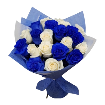 Букет из белых и синих роз 