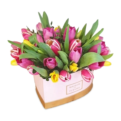Тюльпаны в коробке в форме сердца — Цветы SFlower – доставка цветочных букетов в Хабаровске. У нас цветы можно купить или заказать с доставкой круглосуточно — 