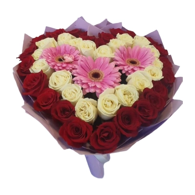 Букет в виде сердца из роз и гербер  — Цветы SFlower – доставка цветочных букетов в Хабаровске. У нас цветы можно купить или заказать с доставкой круглосуточно — 
