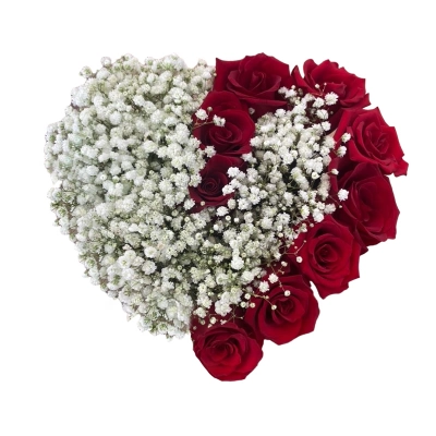 Композиция в коробке в форме сердце из роз и гипсофил  — Цветы SFlower – доставка цветочных букетов в Хабаровске. У нас цветы можно купить или заказать с доставкой круглосуточно — 
